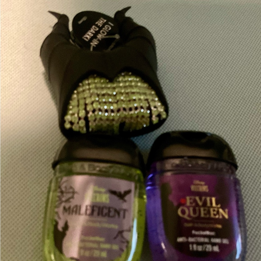 BATH & BODY WORKS Maleficent Glow-in-the-Dark Pocketbac Holder With 2 Sanitizers